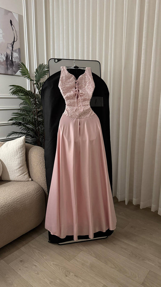 KN Elegant pink evening dress with a sophisticated design and upper embroidery