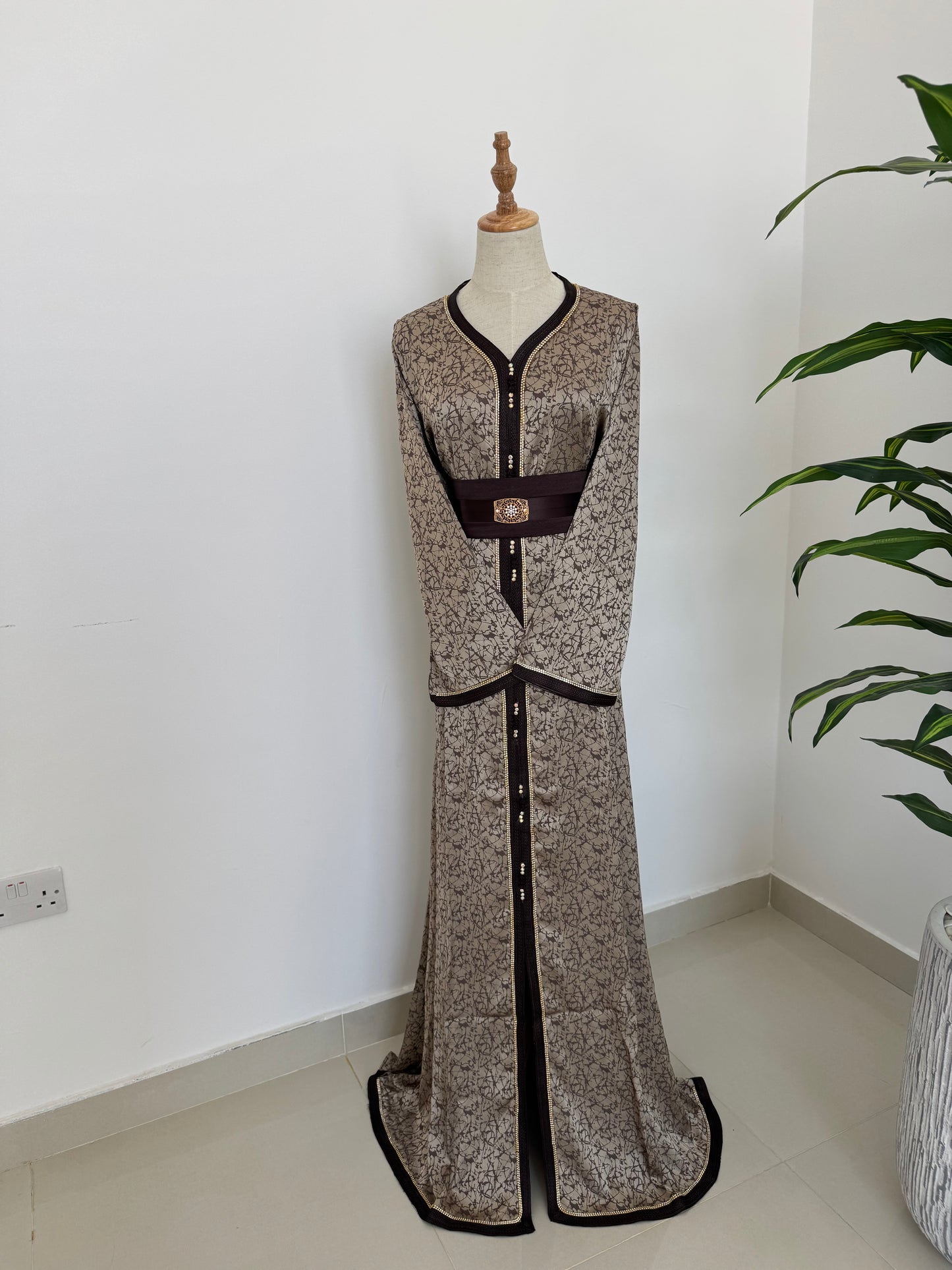 Brown Kaftan in Silk Fabric with Sleeve Lining and Belt