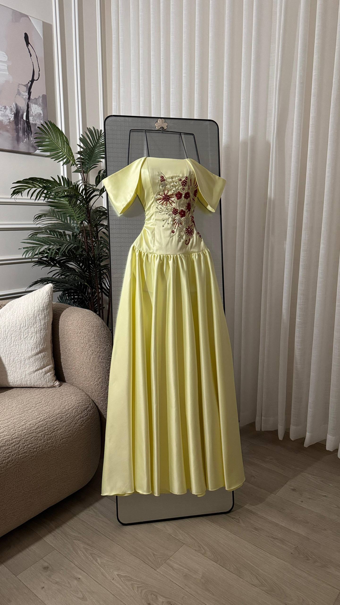 Luxurious Yellow Evening Dress with Off-Shoulder Cut and Red Embroidery KN