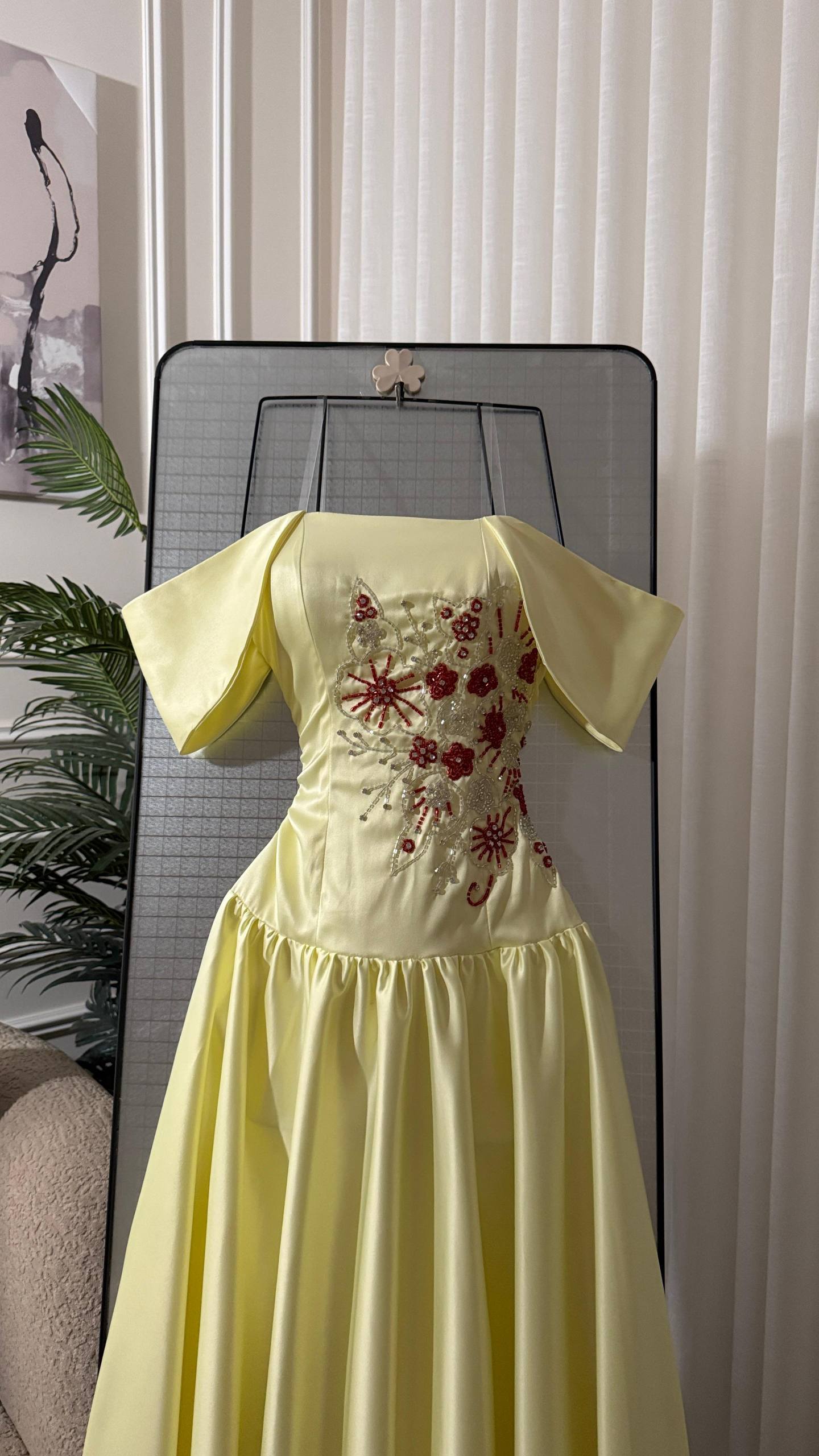 Luxurious Yellow Evening Dress with Off-Shoulder Cut and Red Embroidery KN