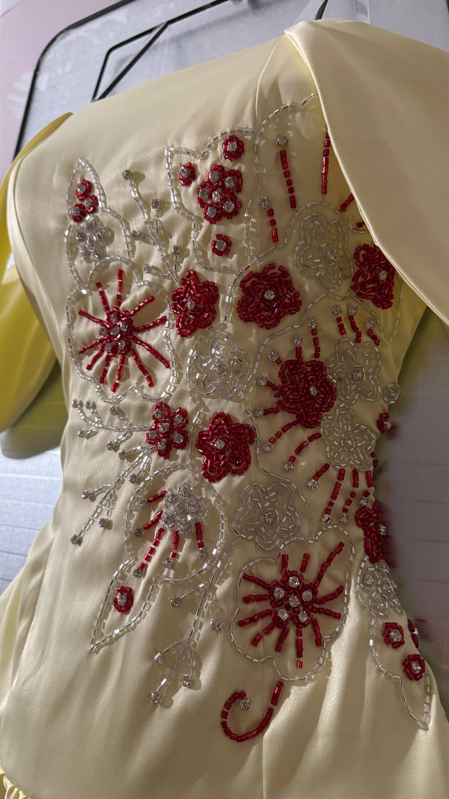 Luxurious Yellow Evening Dress with Off-Shoulder Cut and Red Embroidery KN