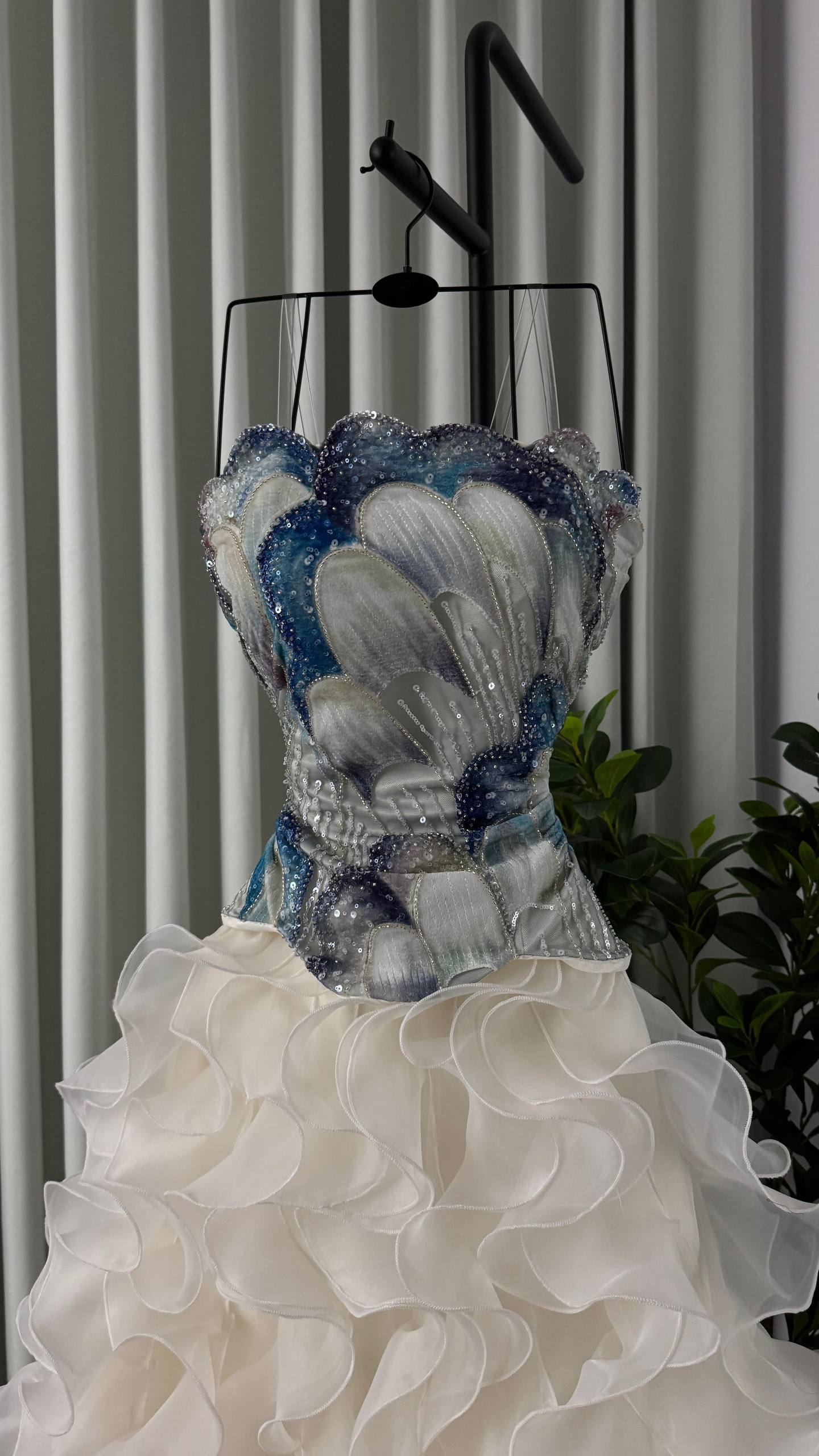 MNG Dazzling corset-style mini dress with embroidered petal motifs and a ruffled, flared skirt.