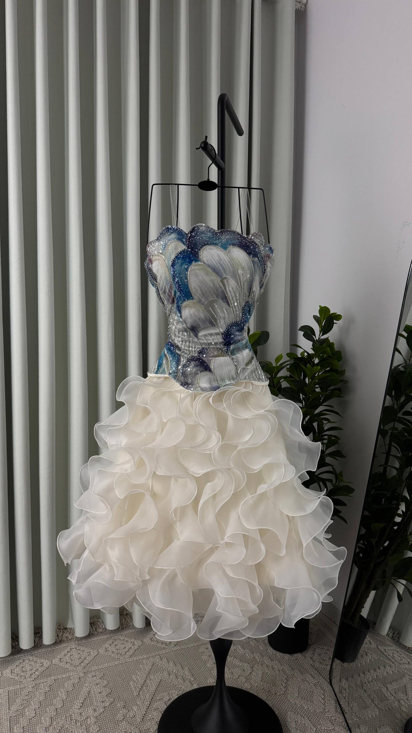 MNG Dazzling corset-style mini dress with embroidered petal motifs and a ruffled, flared skirt.