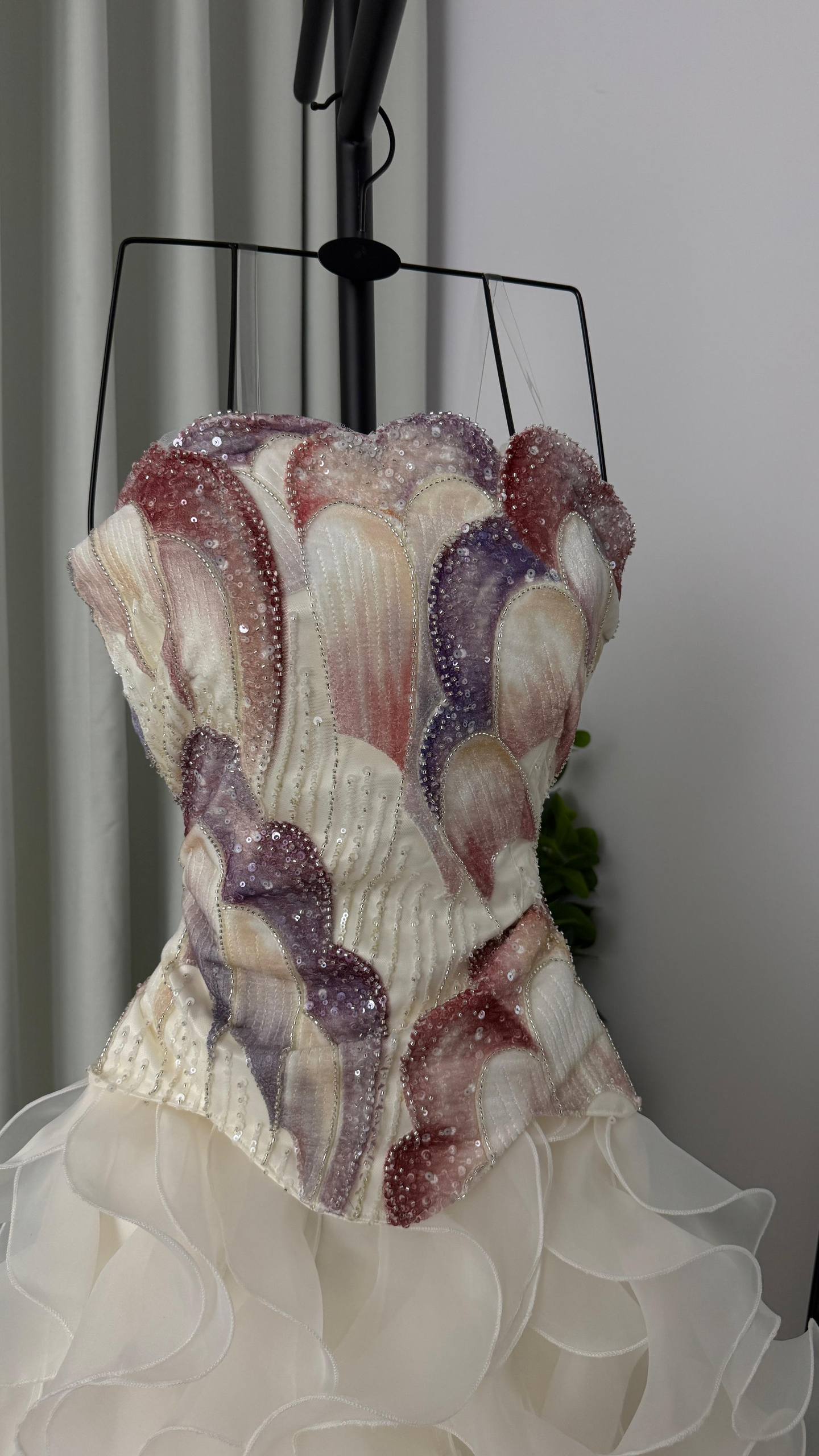 MNG Dazzling corset-style mini dress with embroidered petal motifs and a ruffled, flared skirt.