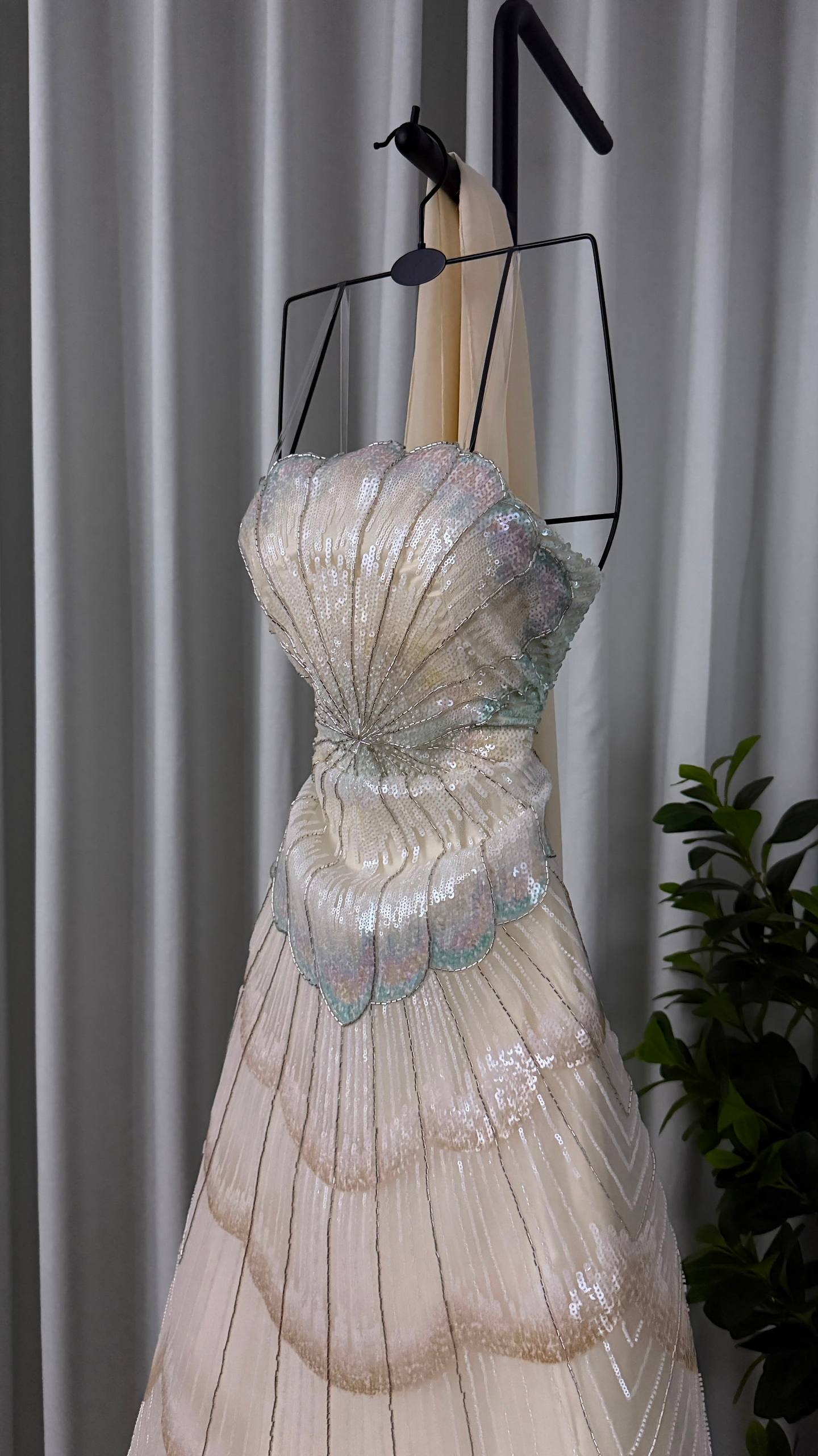 Mng14 Pearlescent Evening Dress with Layered Shell Design and Sparkling Embroidery