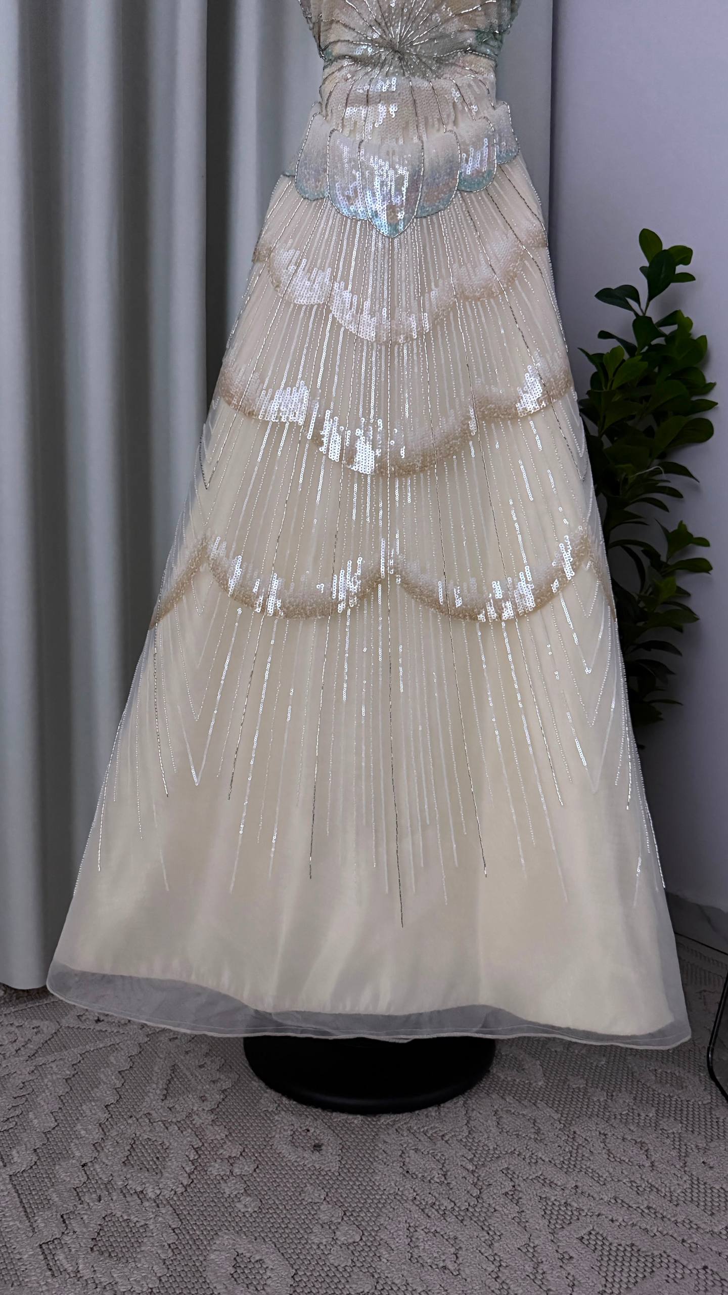Mng14 Pearlescent Evening Dress with Layered Shell Design and Sparkling Embroidery