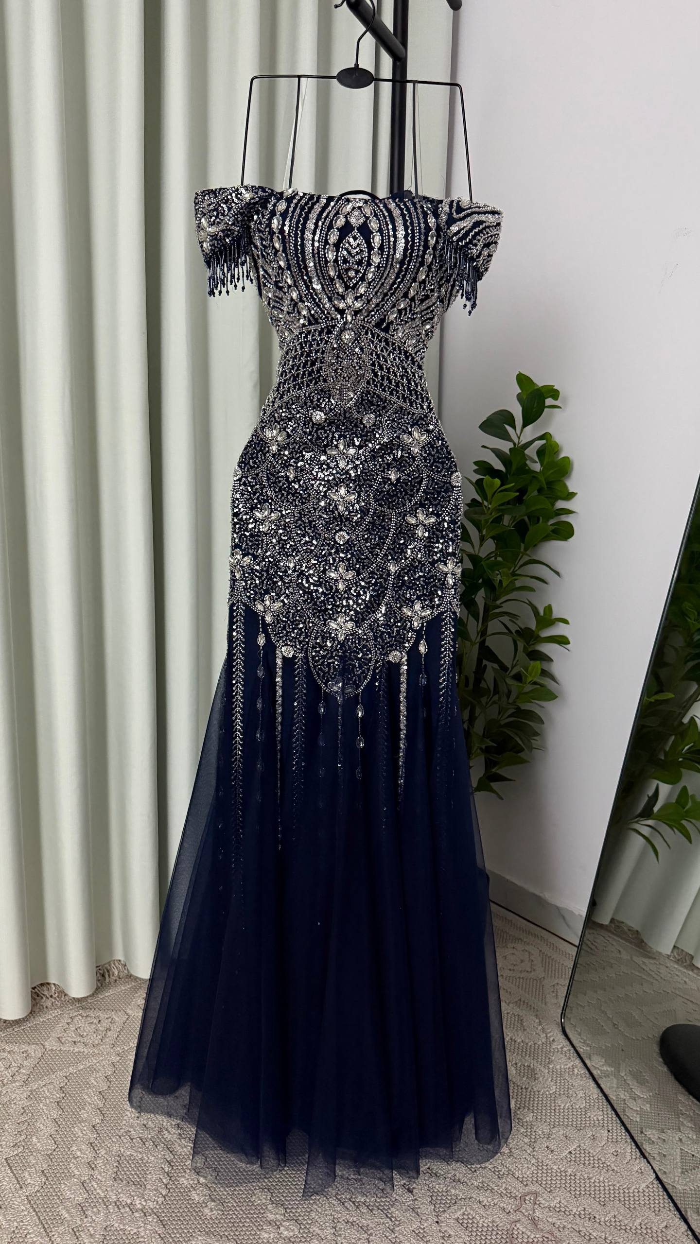 Mng11 Luxurious Dark Blue Evening Dress with Dense Crystal Embroidery