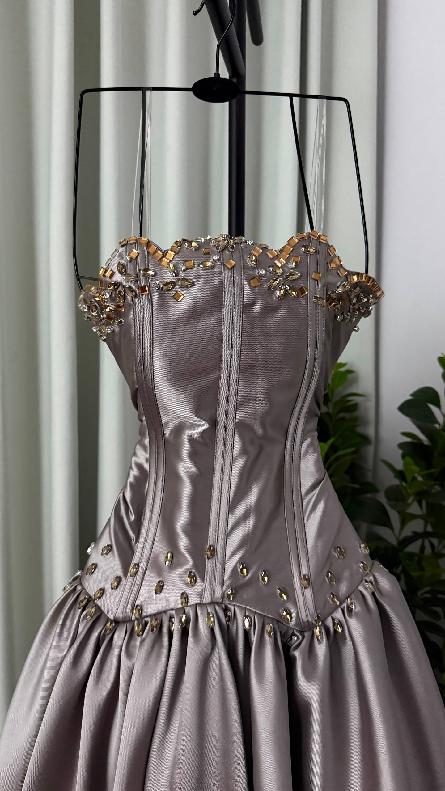 Elegant Evening Dress with Corset Cut in Metallic Grey         MNG