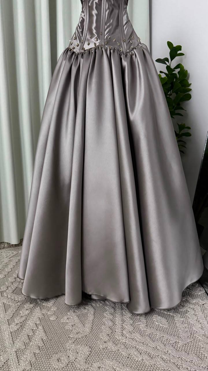 Elegant Evening Dress with Corset Cut in Metallic Grey         MNG