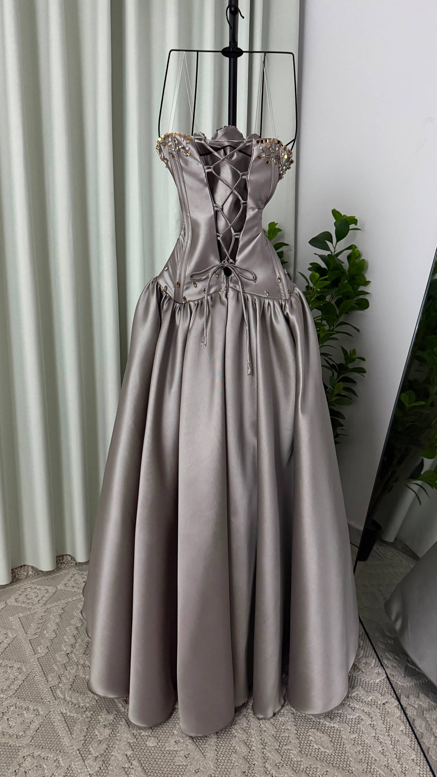 Elegant Evening Dress with Corset Cut in Metallic Grey         MNG