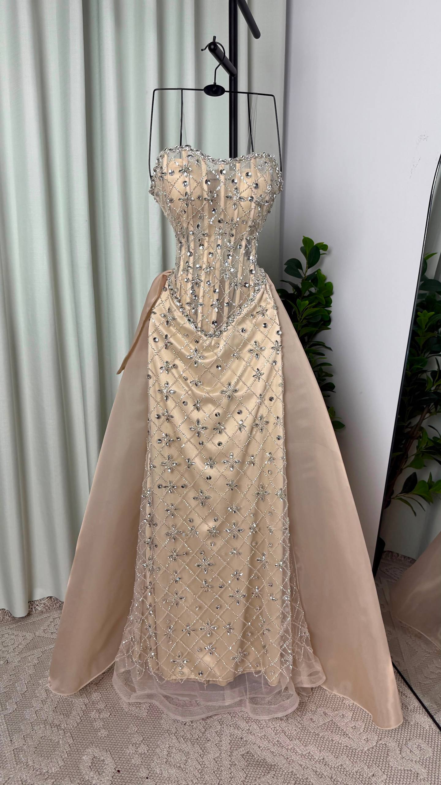 MNG Royal Evening Dress with Zircon Crystal Corset and Organza Train